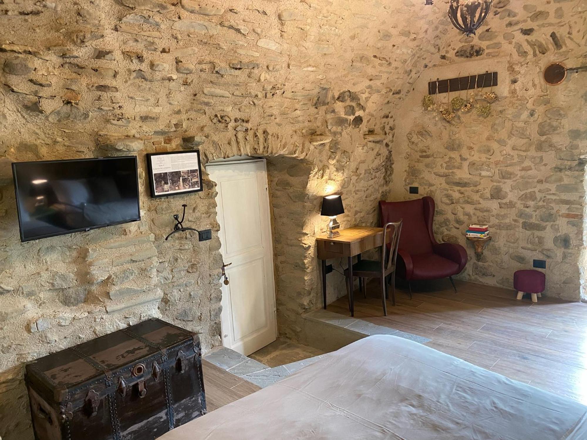 La Casa Medievale Suites E Spa Понтремоли Экстерьер фото