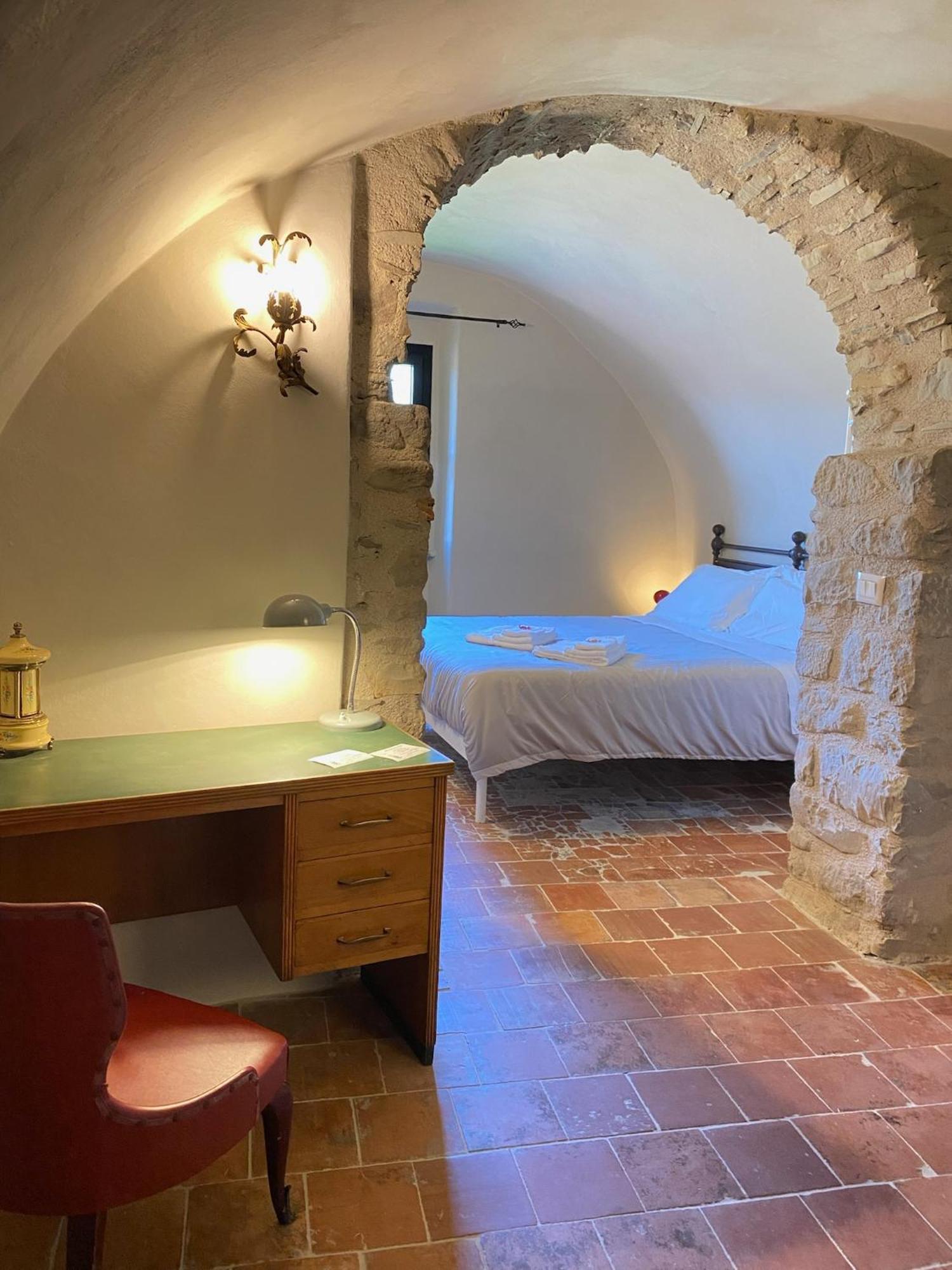 La Casa Medievale Suites E Spa Понтремоли Экстерьер фото