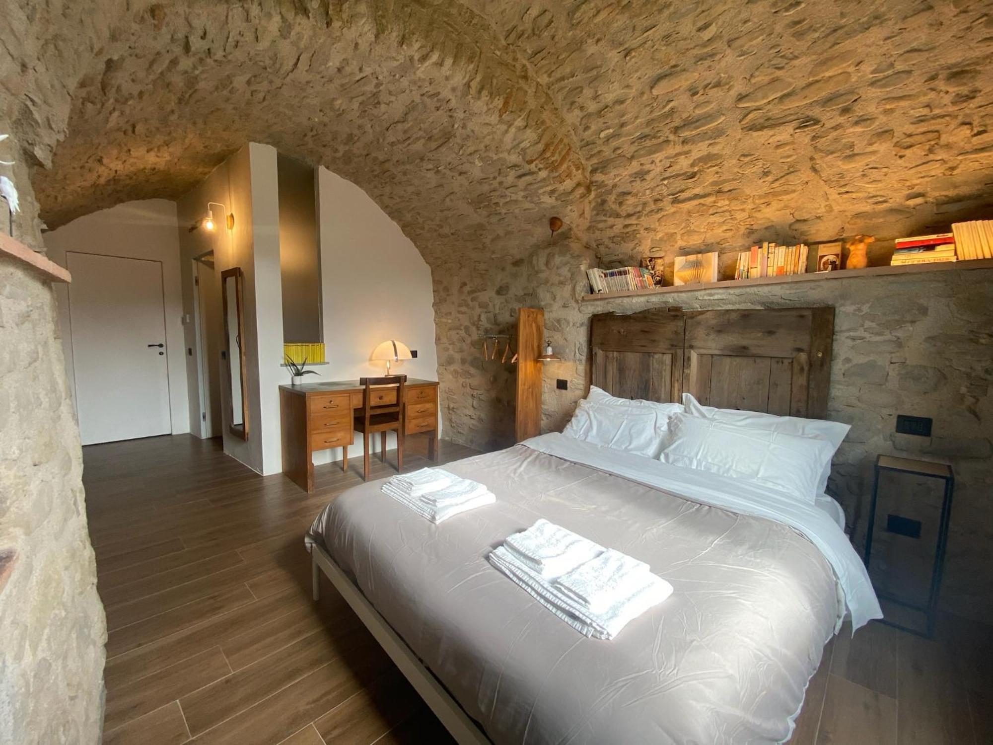 La Casa Medievale Suites E Spa Понтремоли Экстерьер фото